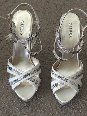 GUESS White and Snake-Print Pumps Size: Women’s 8.5
